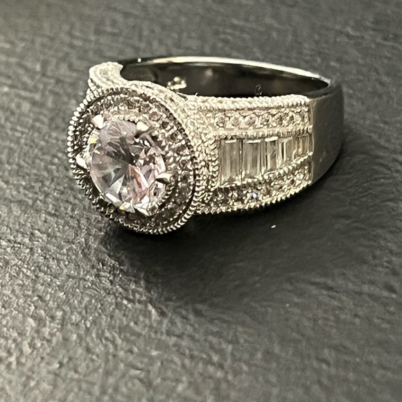 White Cubic Zirconium Sterling silver Ring size 6 - Picture 2 of 15